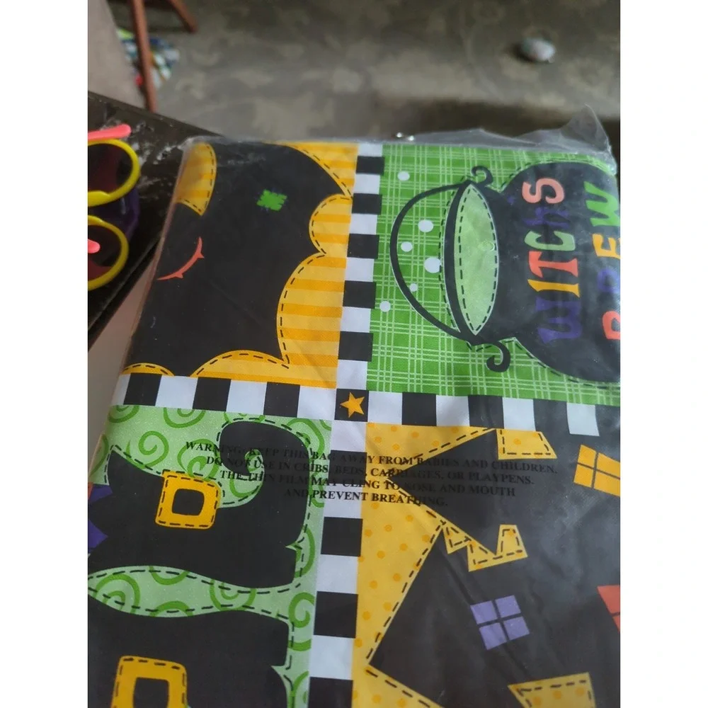CVS Halloween Vinyl Tablecloth That's Pumpkins Witches Brew 52x70 Rectangle